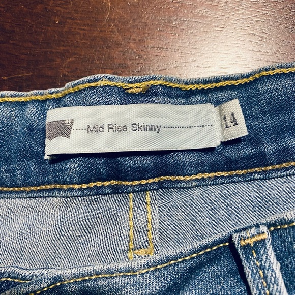 Levi’s Mid Rise Skinny Cropped Jeans Size 14 measures 32x22 - Picture 5 of 8